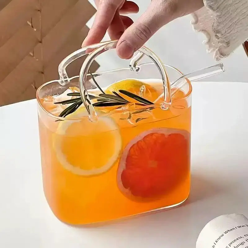 Cute Handbag Shape Glass Tumbler with Straw 770ml Reusable Borosilicate Glass Water Bottle for Smoothies Cocktails Summer Drink
